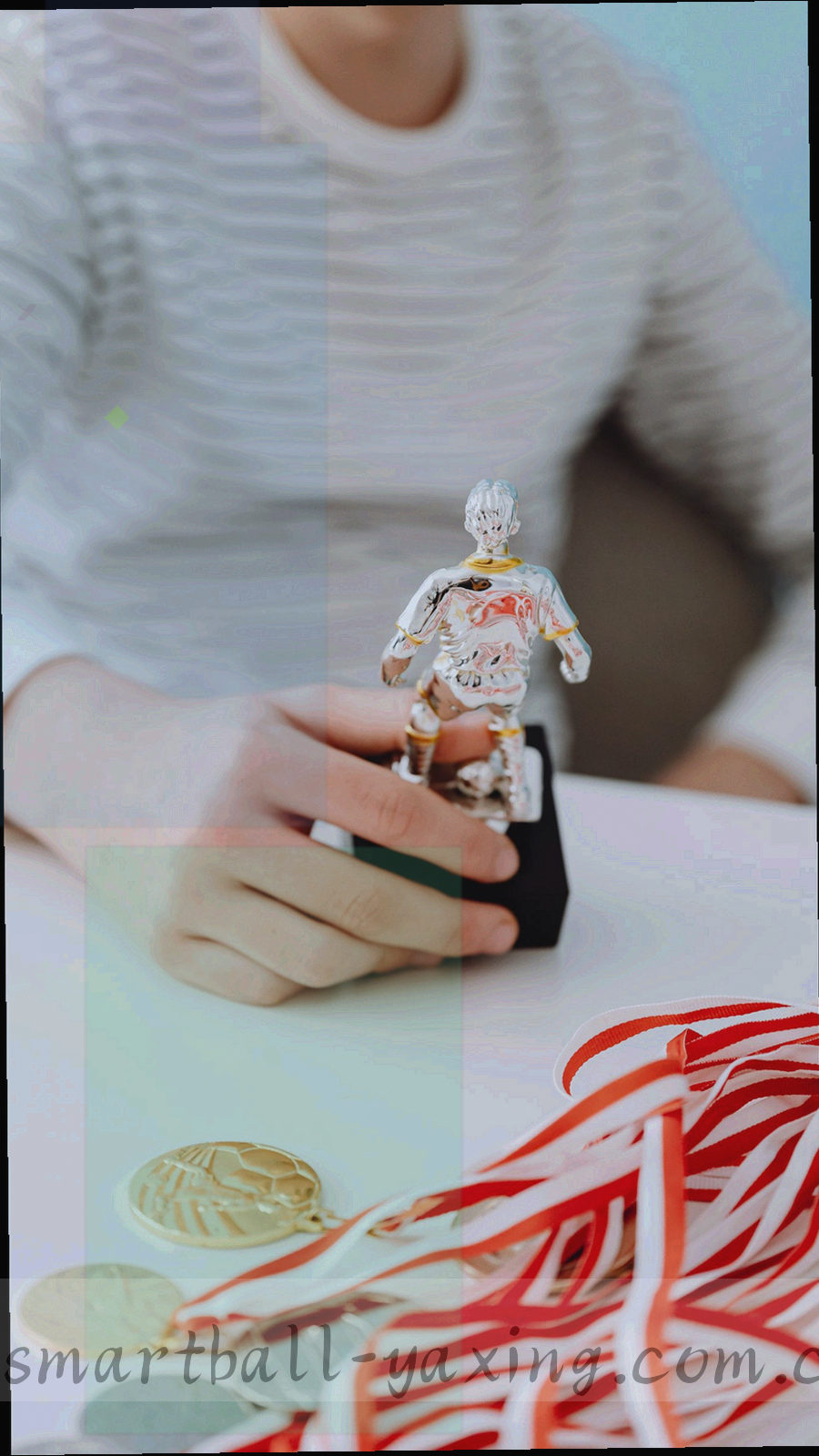 长图形式的赛程列表，日期列与对阵列用网格分隔，重点场次带高亮条